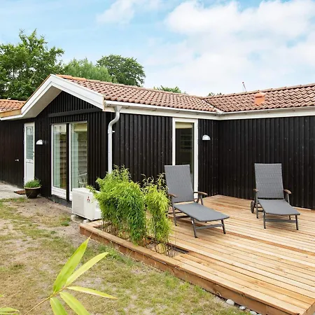 6 Person In Vaeggerlose Tatil Evi Bøtø By