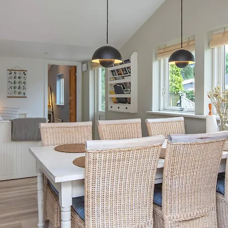 6 Person In Vaeggerlose * Bøtø By