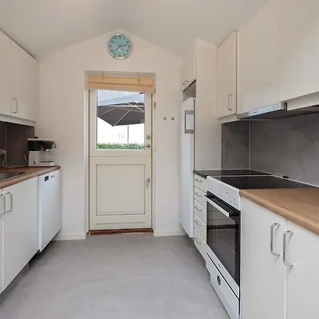 6 Person In Vaeggerlose Bøtø By